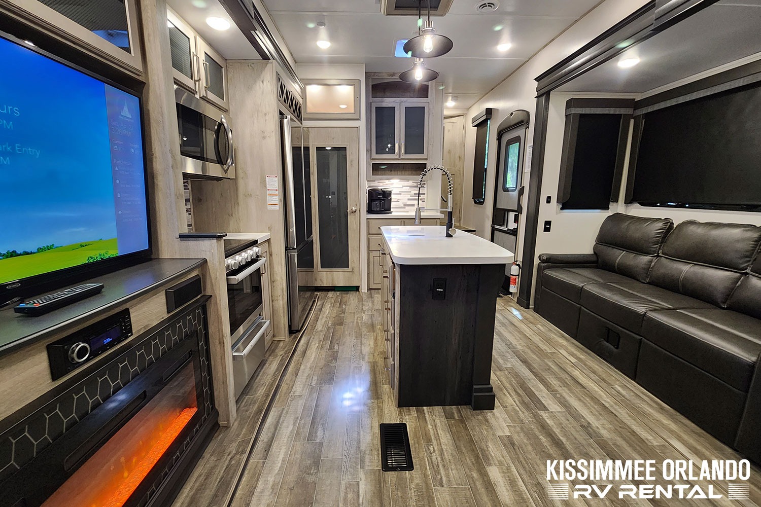 NEW 42' FAMILY LUXURY 2 BED - 2 BATH - SLEEPS 9