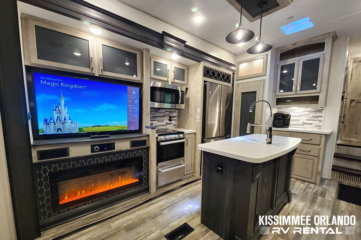 NEW 42' FAMILY LUXURY 2 BED - 2 BATH - SLEEPS 9