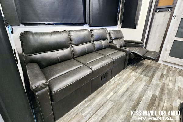 NEW 42' FAMILY LUXURY 2 BED - 2 BATH - SLEEPS 9