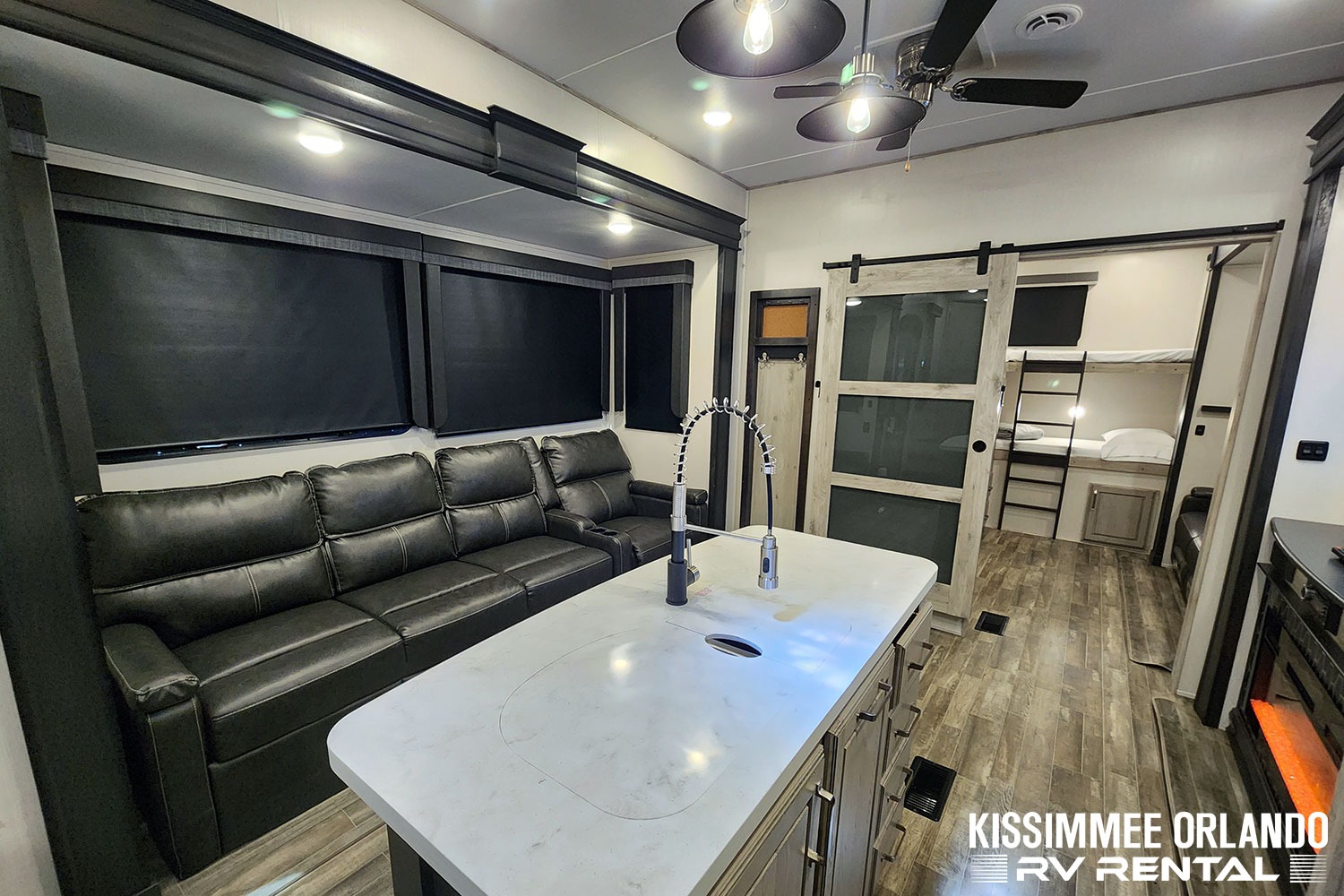 NEW 42' FAMILY LUXURY 2 BED - 2 BATH - SLEEPS 9