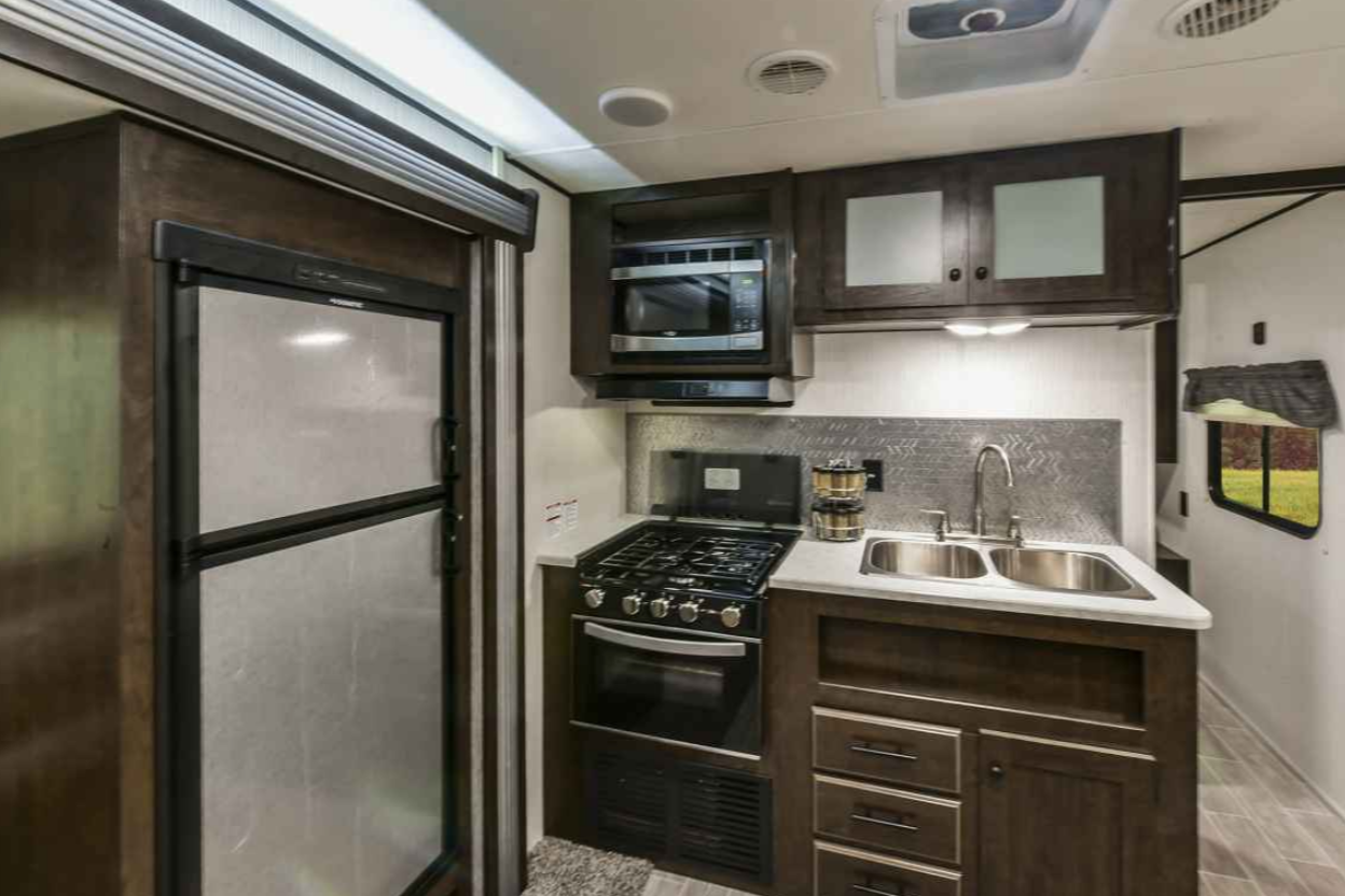 2021 Kid-Approved Heartland Trailrunner SLE 261BHS Travel Trailer