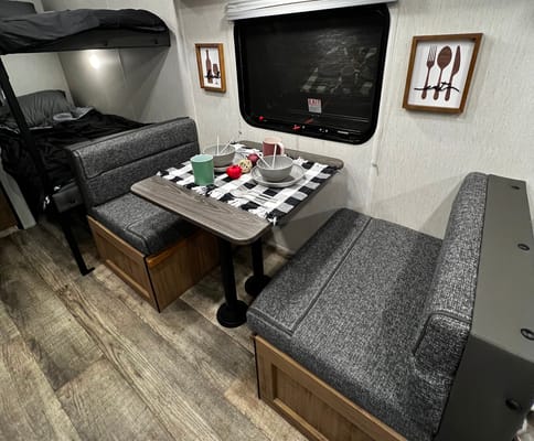 Brand New 2024 Light Weight 21ft Forest River Cherokee Wolf Den 16EV Travel Trailer