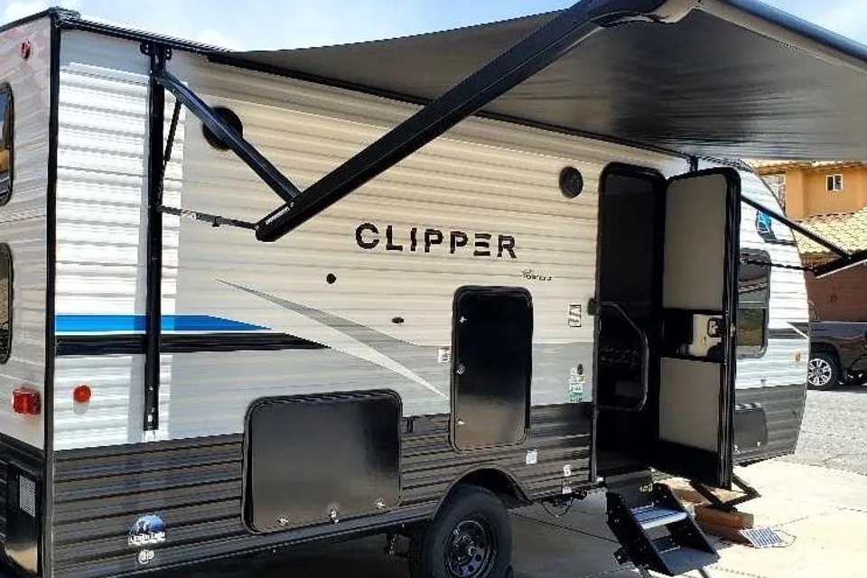 Guzman Coachmen 182 DBU Travel Trailer