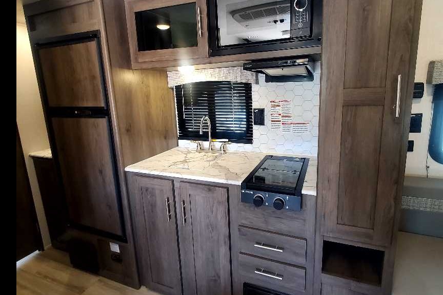 Guzman Coachmen 182 DBU Travel Trailer