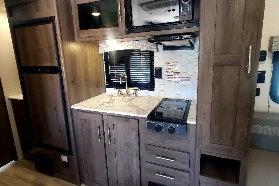 Guzman Coachmen 182 DBU Travel Trailer