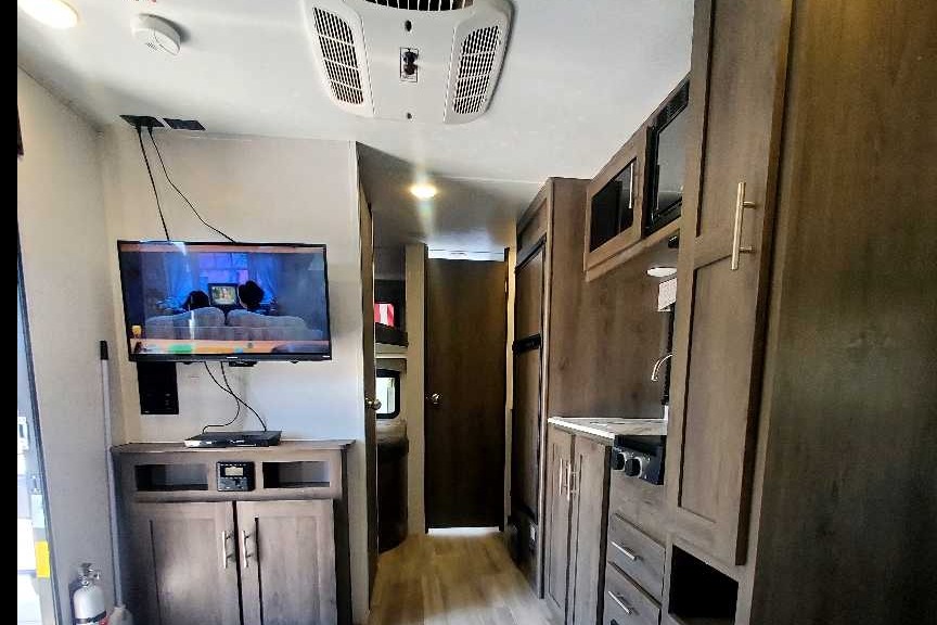 Guzman Coachmen 182 DBU Travel Trailer