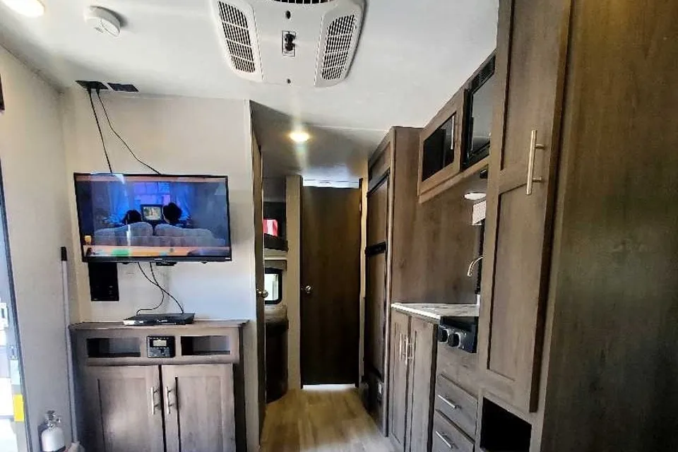 Guzman Coachmen 182 DBU Travel Trailer