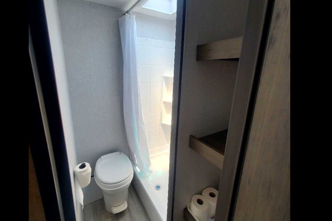 Guzman Coachmen 182 DBU Travel Trailer