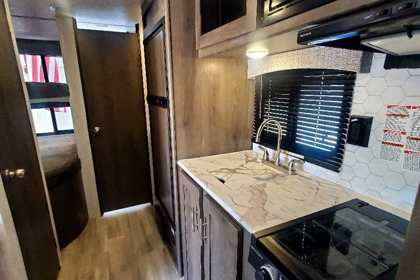 Guzman Coachmen 182 DBU Travel Trailer