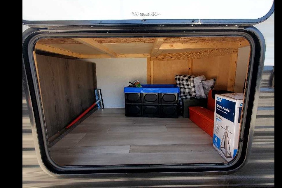 Guzman Coachmen 182 DBU Travel Trailer