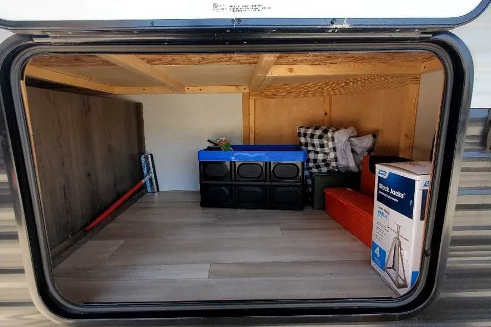 Guzman Coachmen 182 DBU Travel Trailer