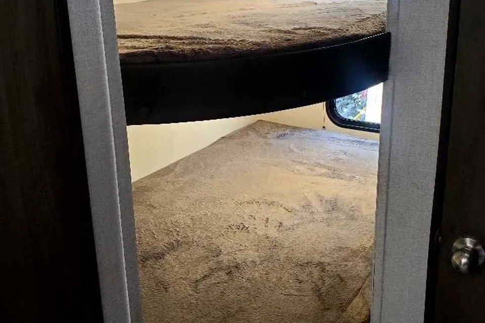 Guzman Coachmen 182 DBU Travel Trailer