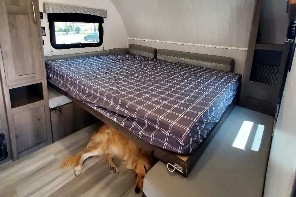 Guzman Coachmen 182 DBU Travel Trailer