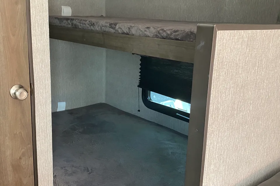 Ron’s  Coleman Lantern lt 17 B Travel Trailer