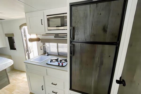Sasha's Keystone Hideout Travel Trailer *new upgraded mattress*