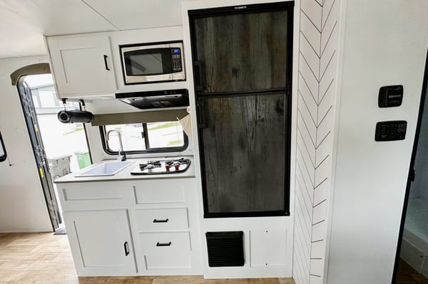 Sasha's Keystone Hideout Travel Trailer *new upgraded mattress*