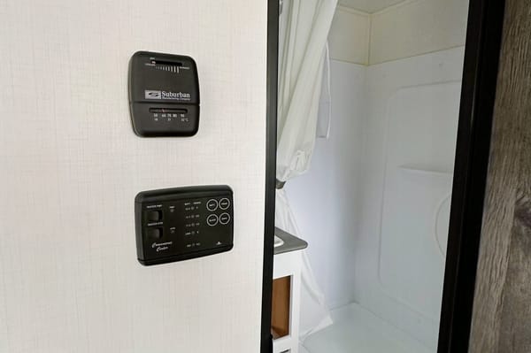 Sasha's Keystone Hideout Travel Trailer *new upgraded mattress*