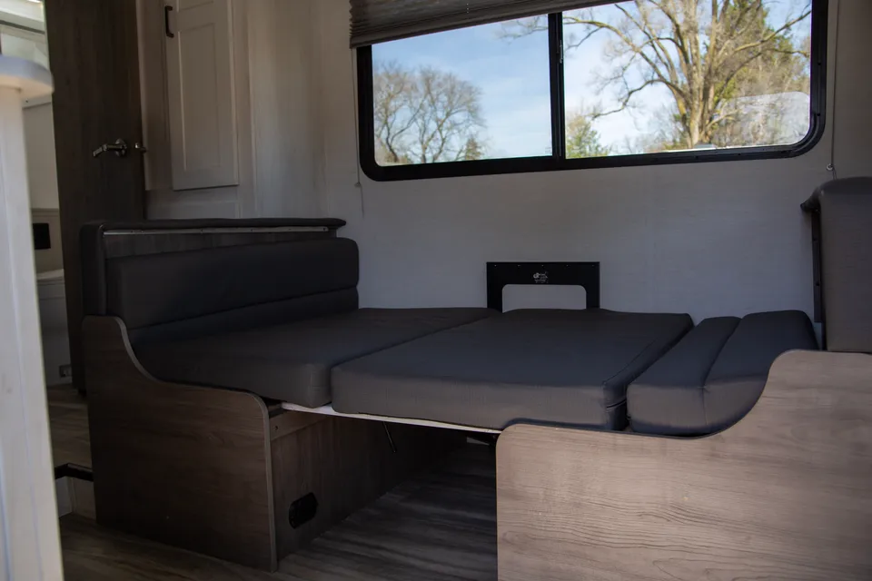 C07 - 6 Sleeper - The RV Rental Factory