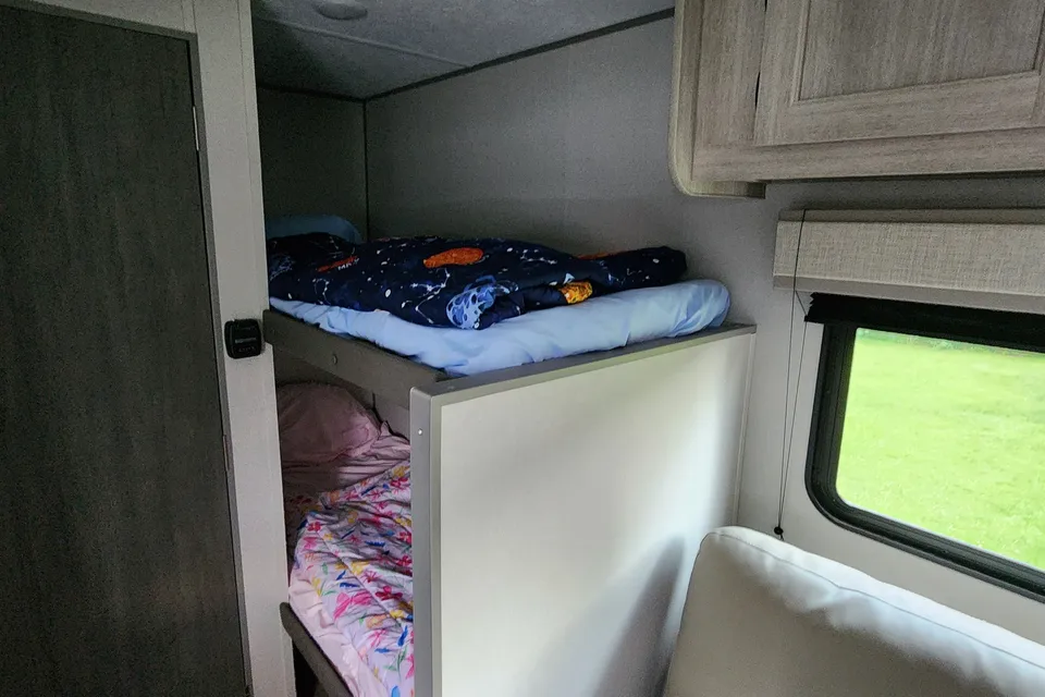 Jonny's Family and Pooch Friendly Cozy Getaway