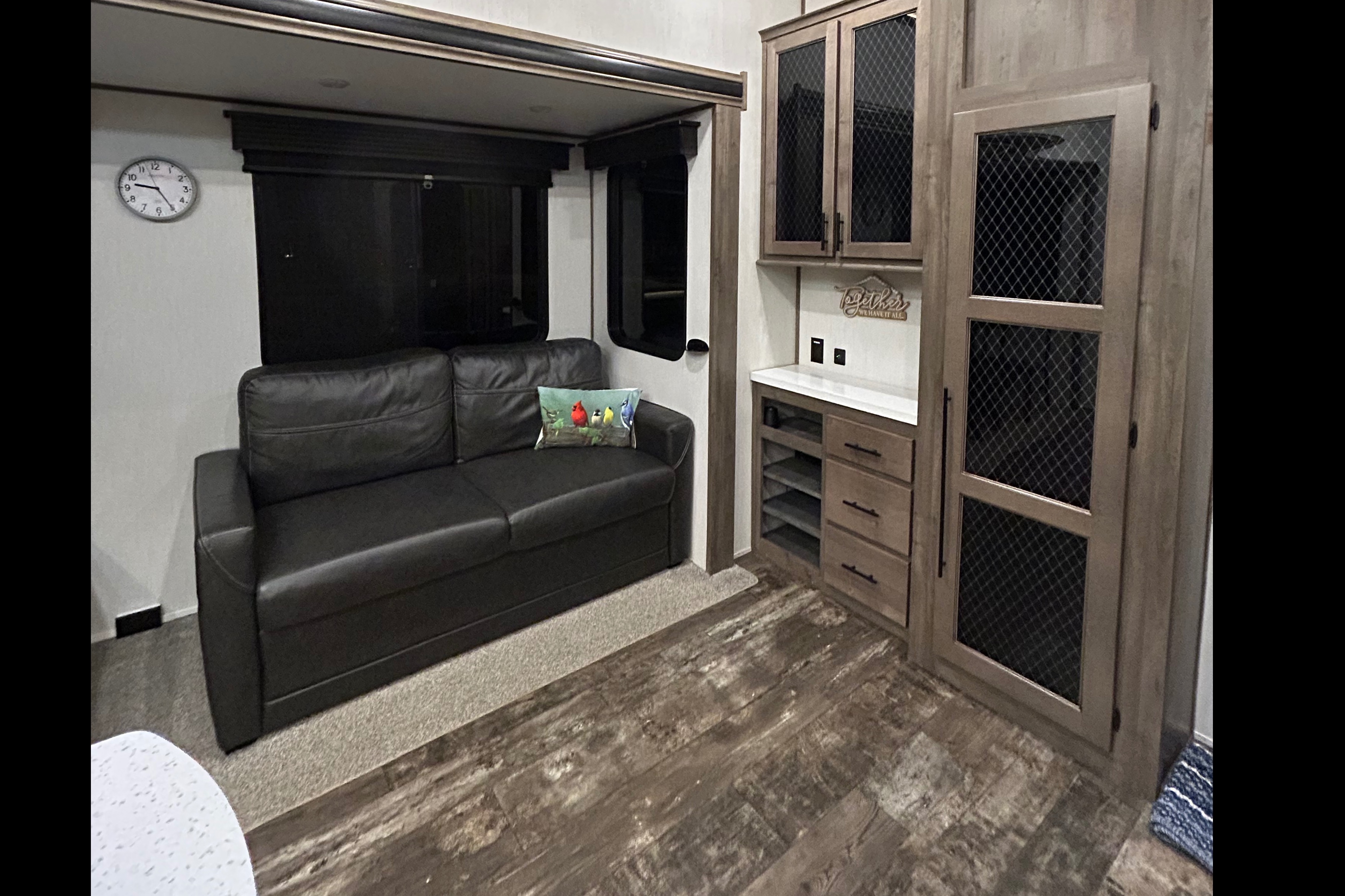The Traveling Bed’r! 2 Bathroom Sabre