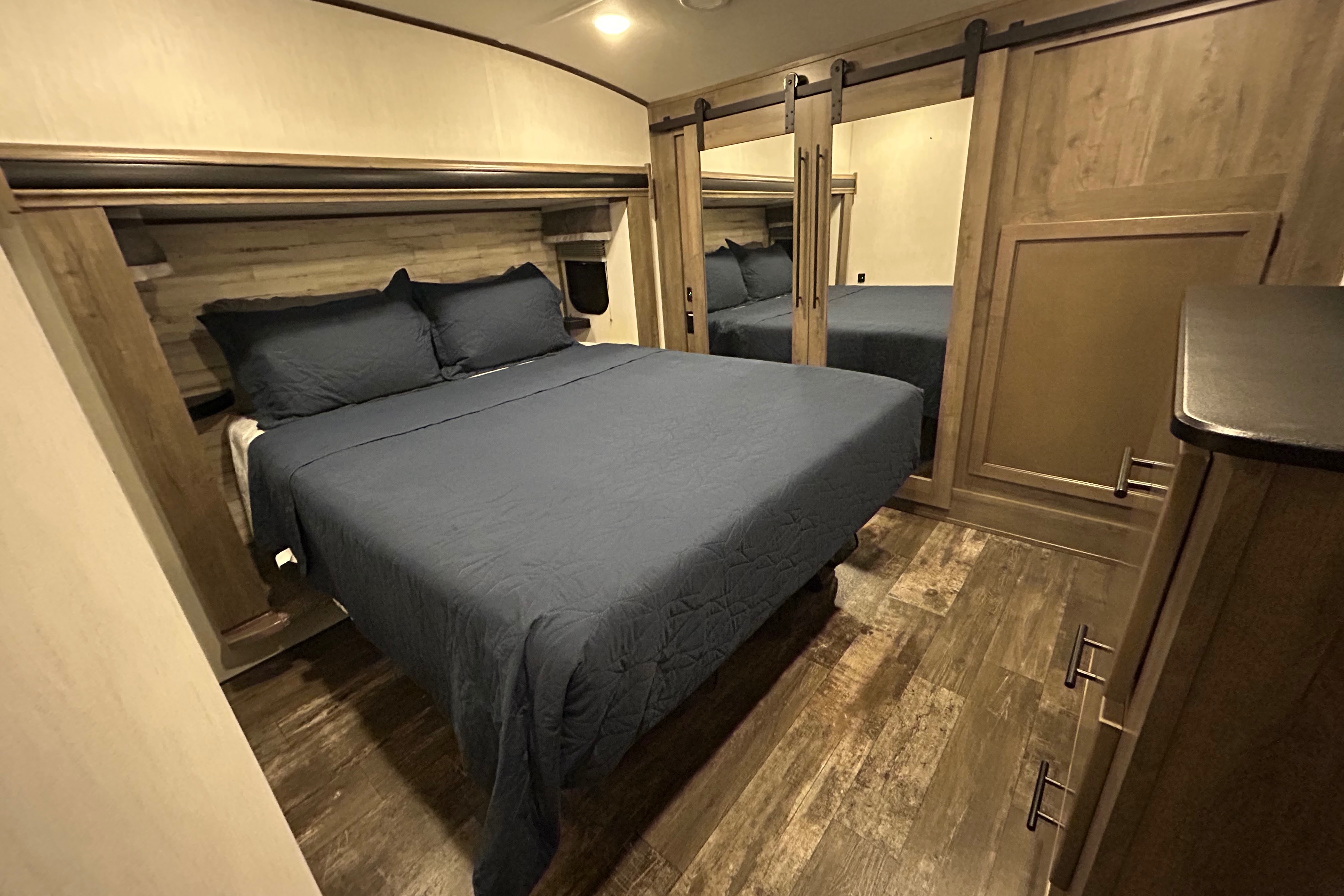 The Traveling Bed’r! 2 Bathroom Sabre