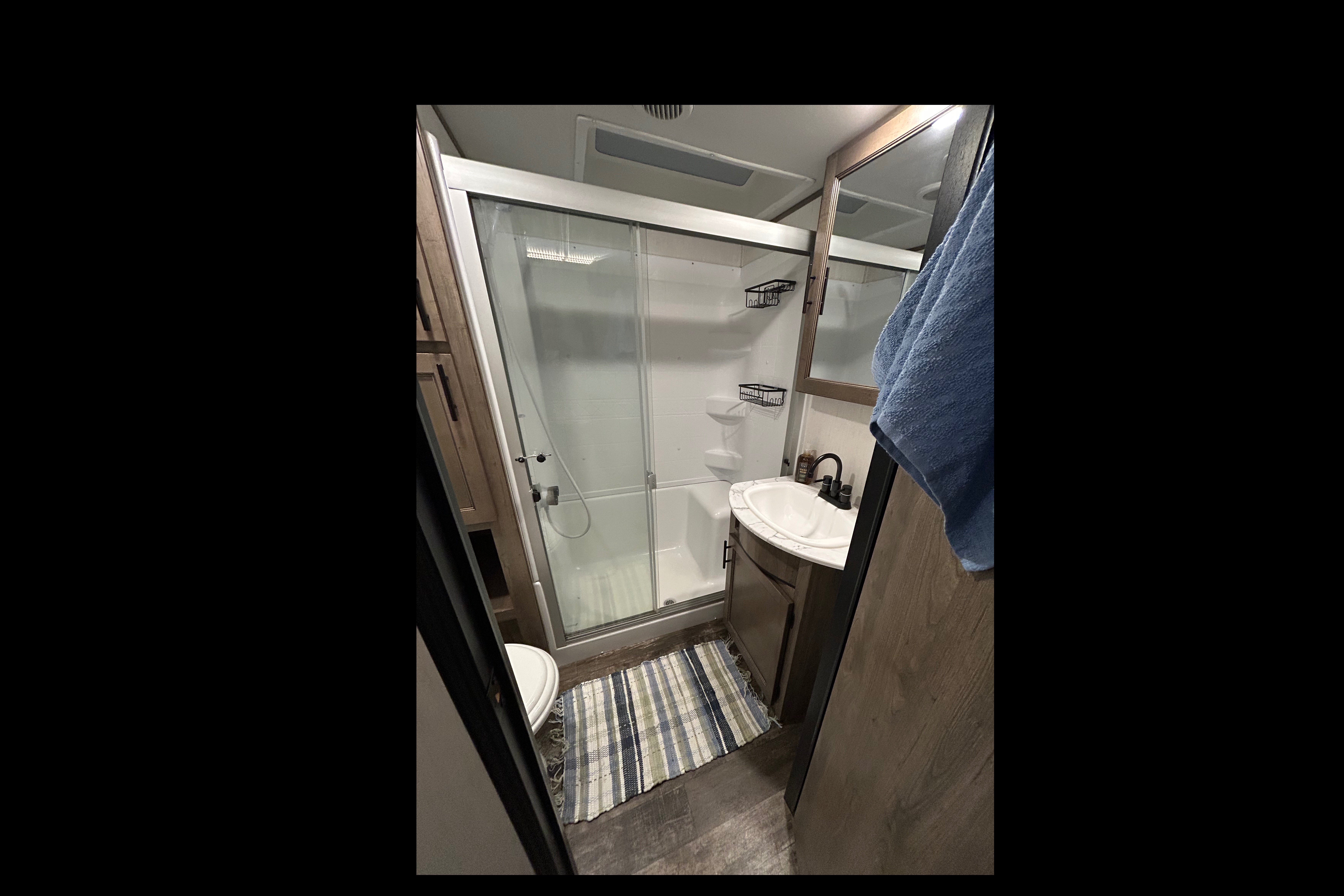 The Traveling Bed’r! 2 Bathroom Sabre