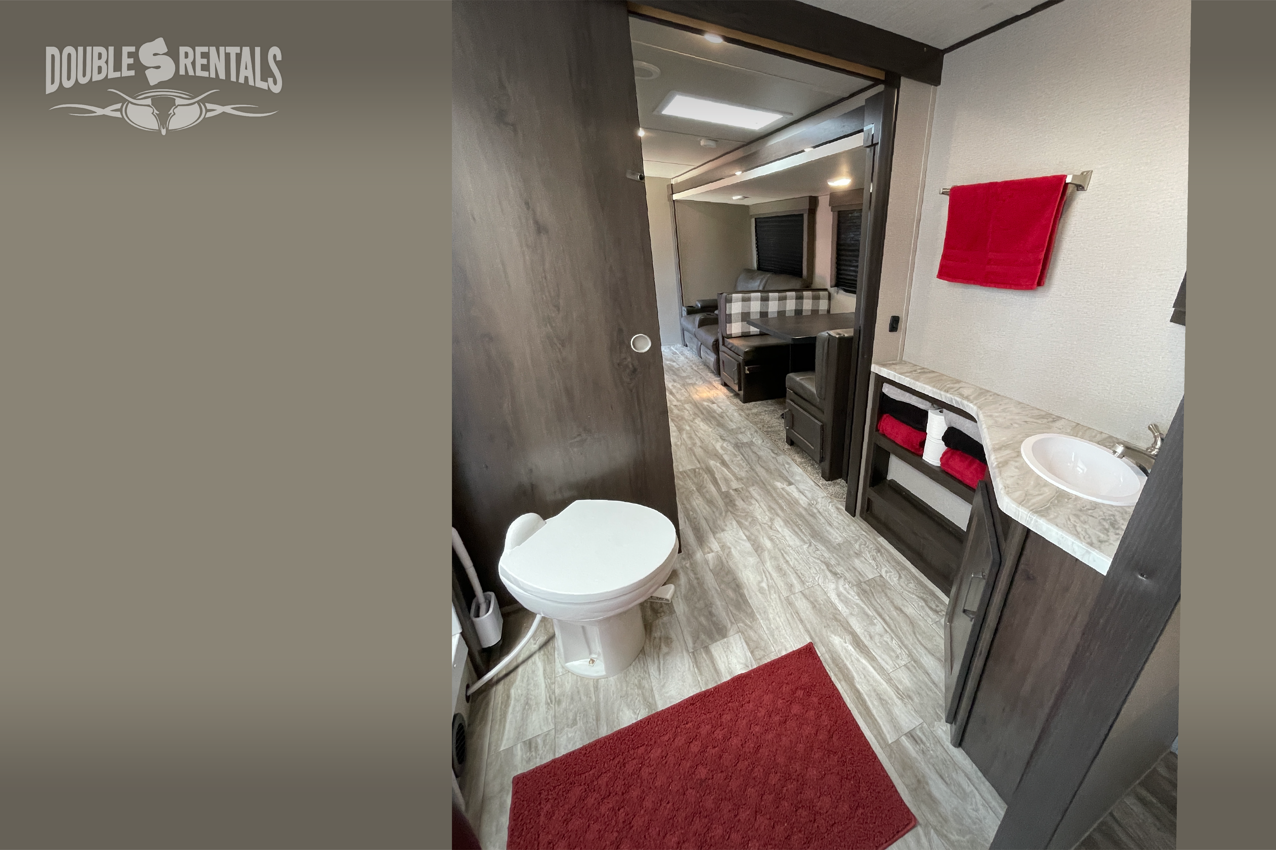 TRANSCEND BH w/ QUAD BUNKS, 1.5 BATHS, THEATER SEATING & DINETTE