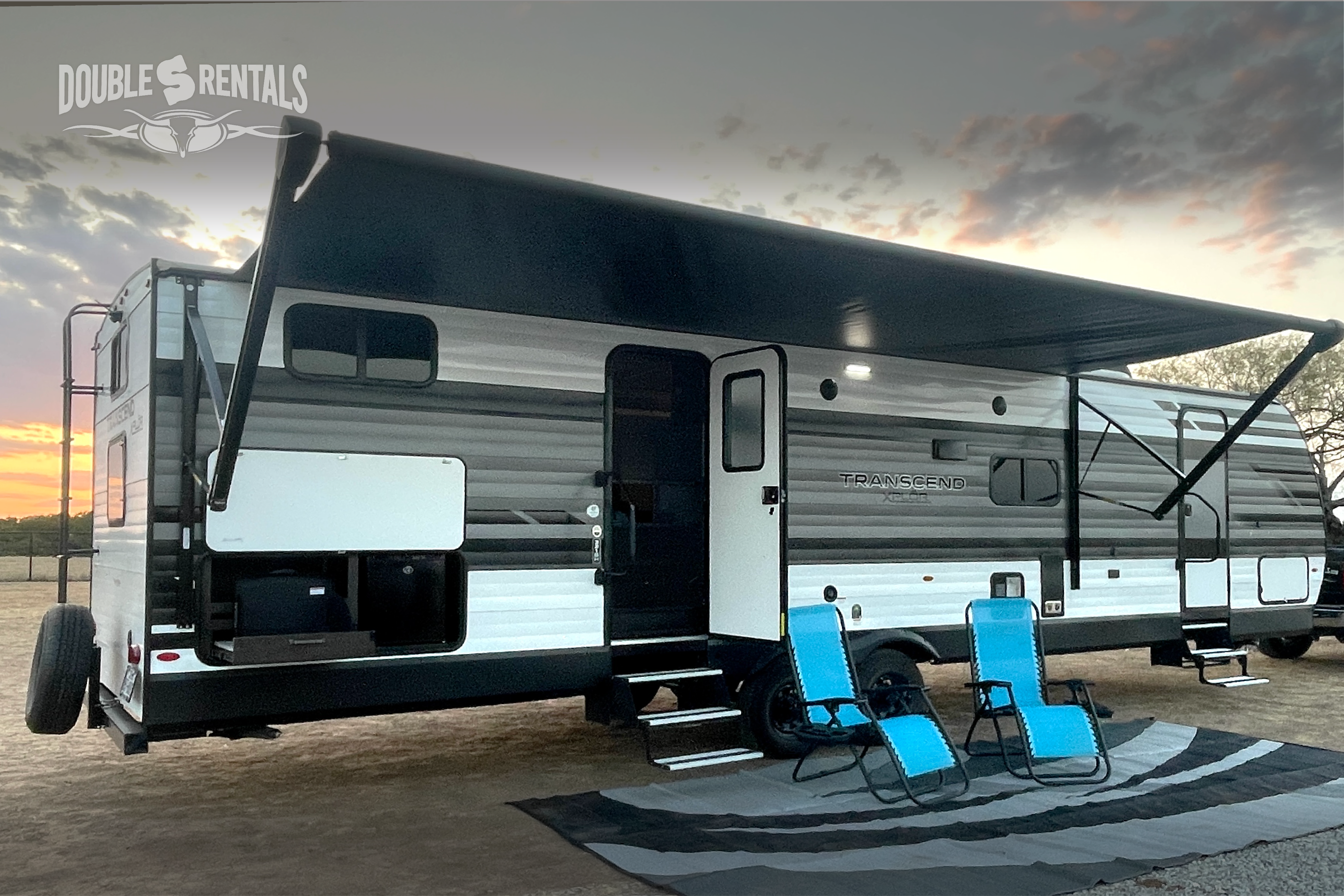 TRANSCEND BH w/ QUAD BUNKS, 1.5 BATHS, THEATER SEATING & DINETTE