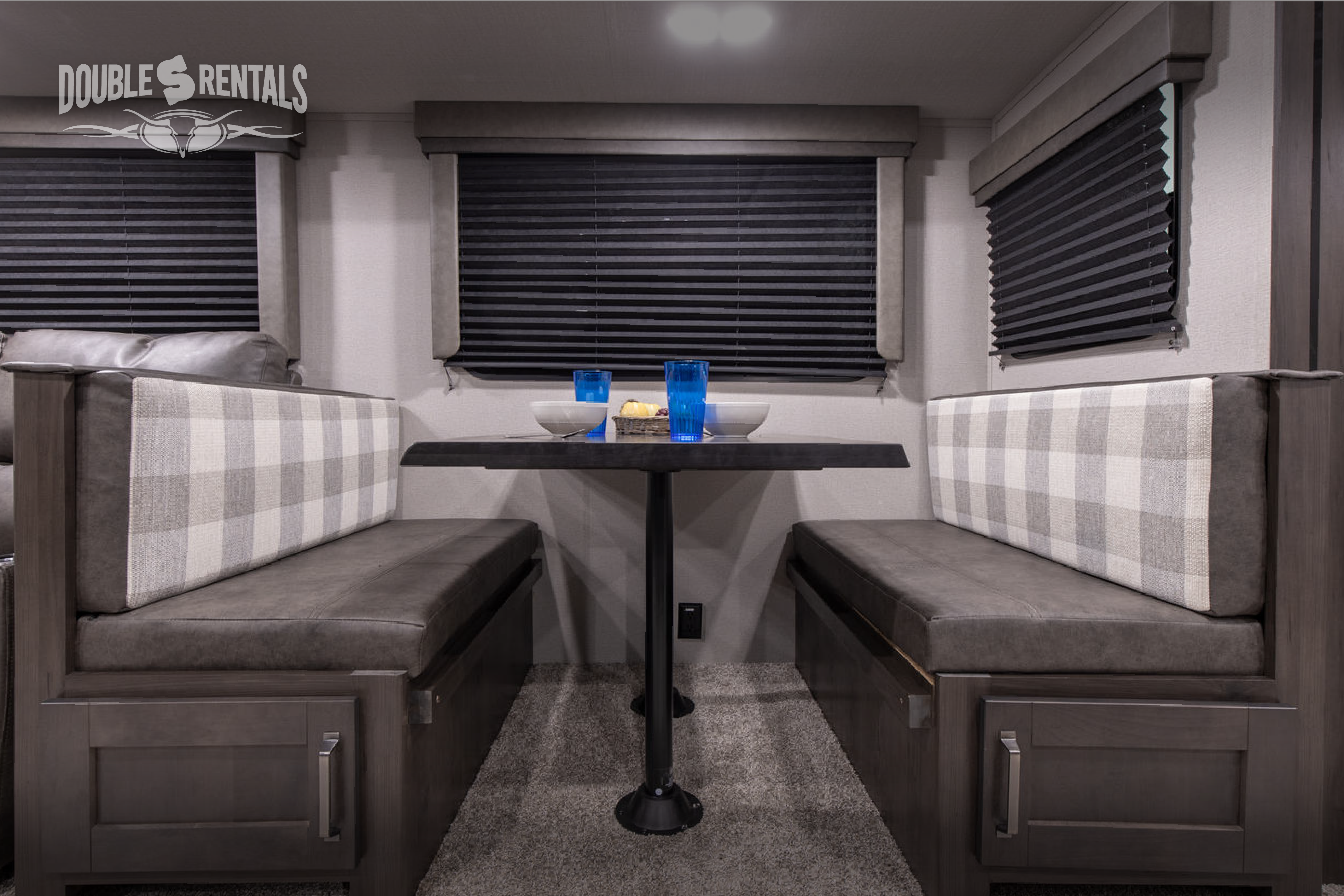 TRANSCEND BH w/ QUAD BUNKS, 1.5 BATHS, THEATER SEATING & DINETTE