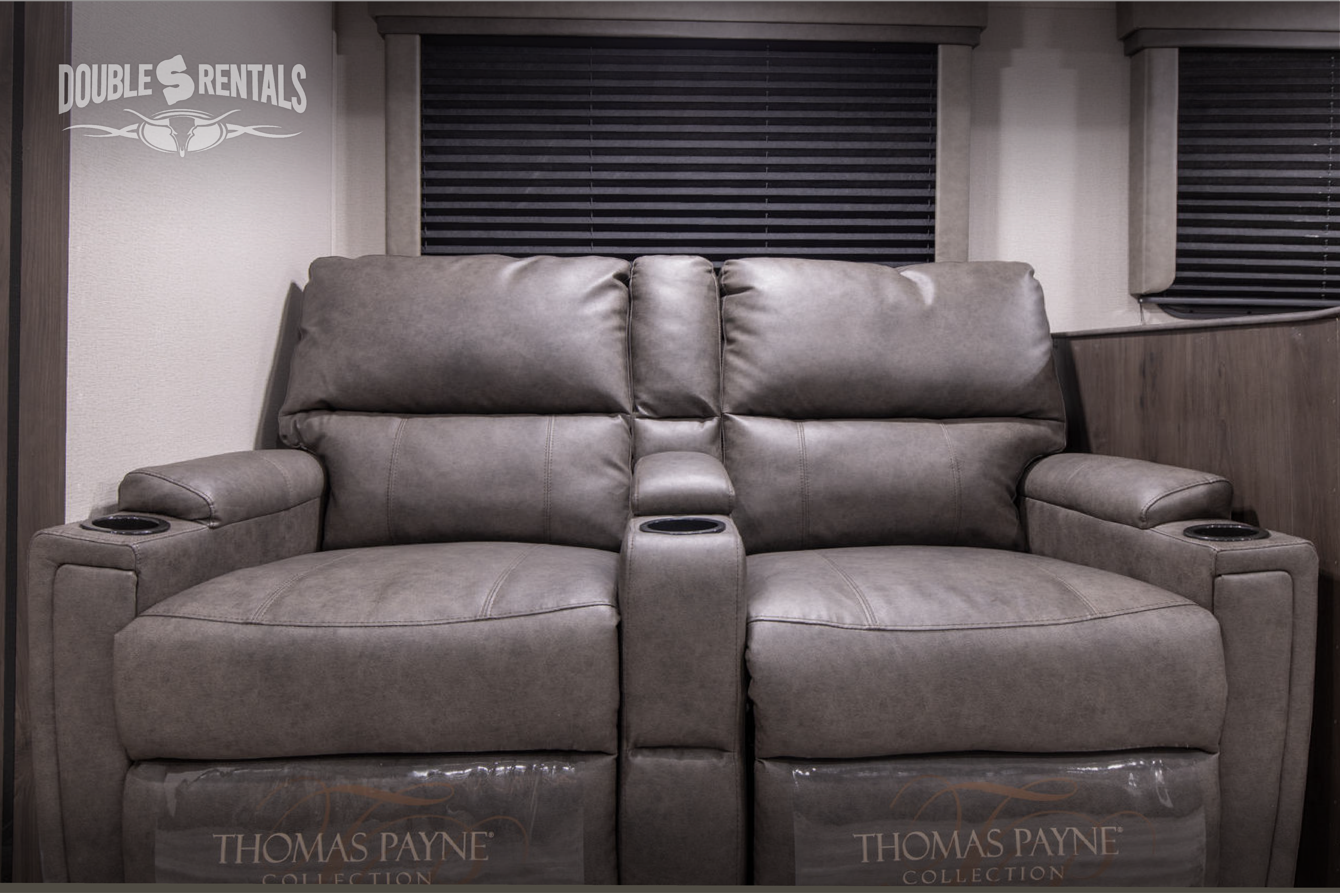 TRANSCEND BH w/ QUAD BUNKS, 1.5 BATHS, THEATER SEATING & DINETTE