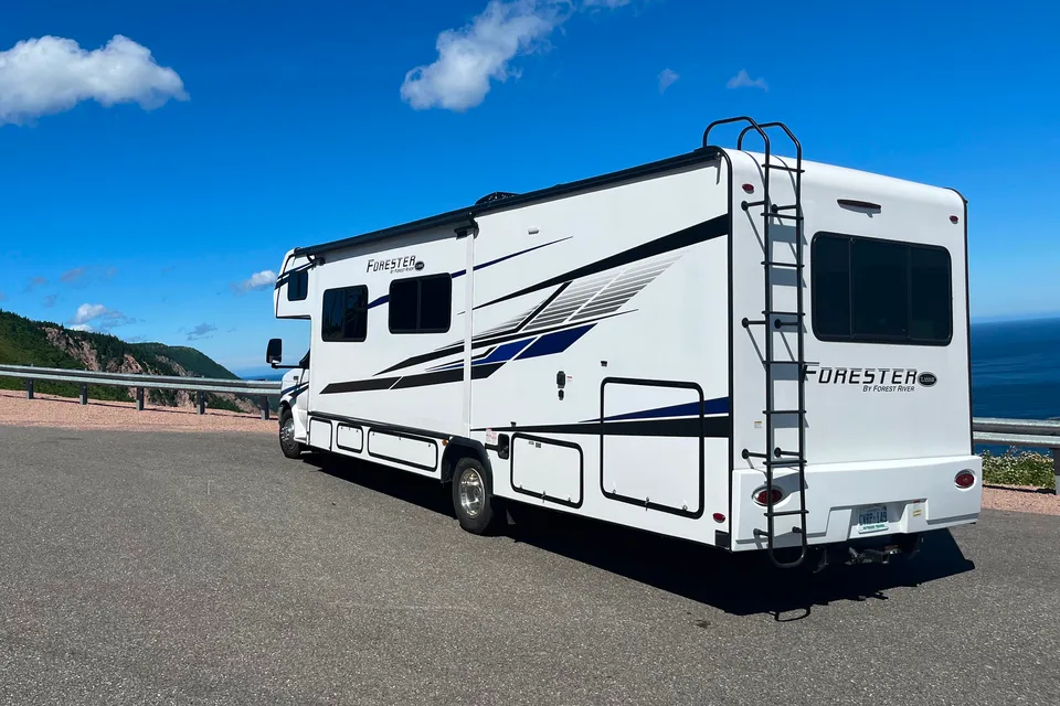 Meet “Forest” the comfy and complete motorhome