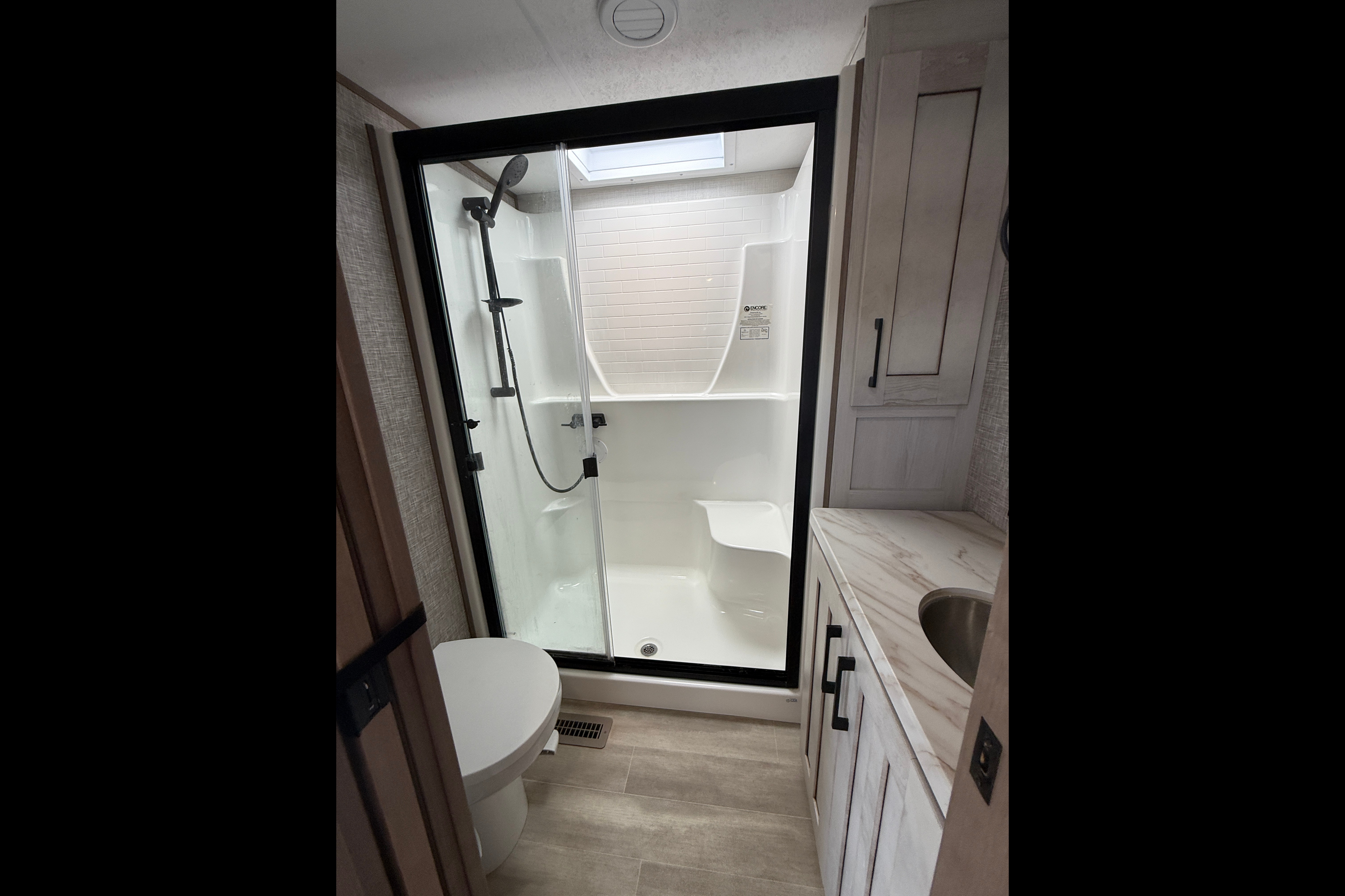 DURANGO 2 Bedrooms & 2 FULL Bath Bunkhouse w/ Outdoor Kitchen!!