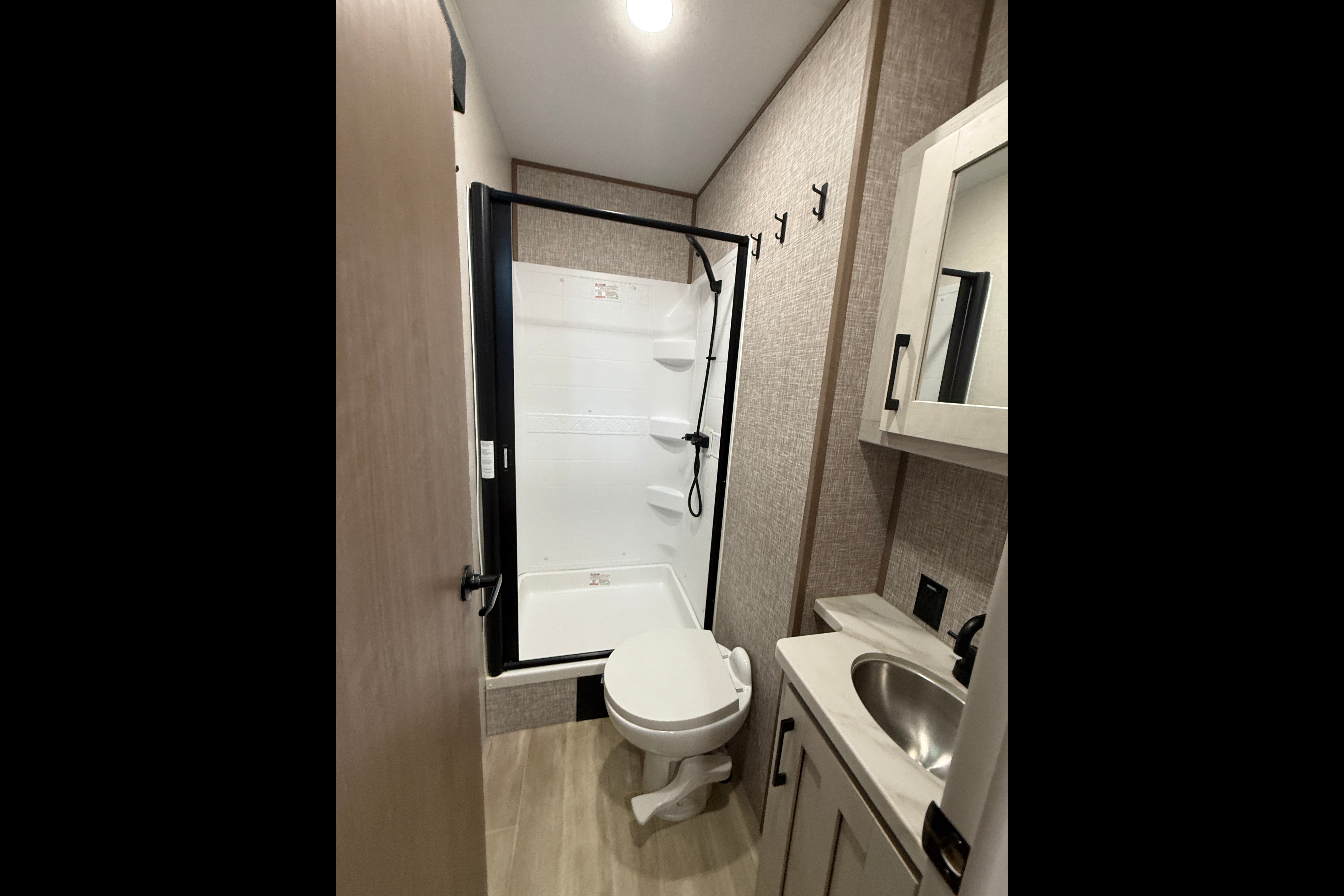 DURANGO 2 Bedrooms & 2 FULL Bath Bunkhouse w/ Outdoor Kitchen!!