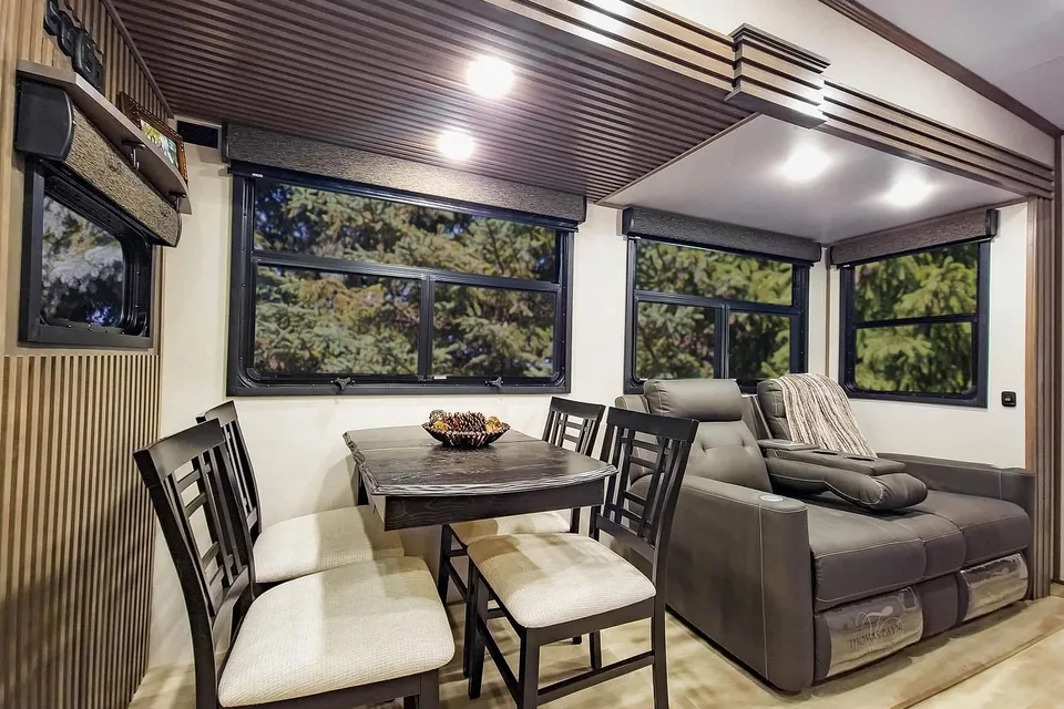 DURANGO 2 Bedrooms & 2 FULL Bath Bunkhouse w/ Outdoor Kitchen!!