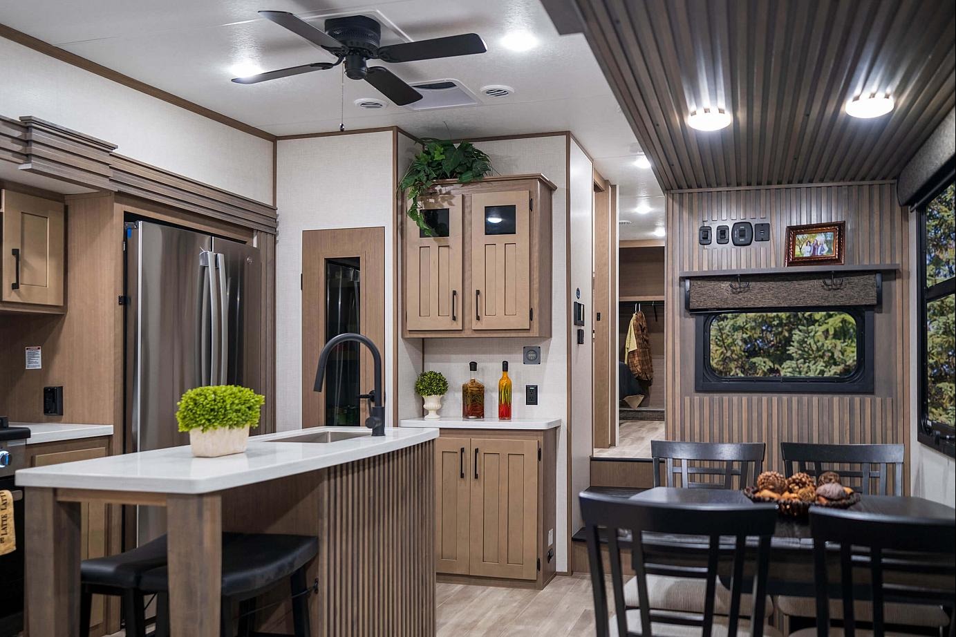DURANGO 2 Bedrooms & 2 FULL Bath Bunkhouse w/ Outdoor Kitchen!!