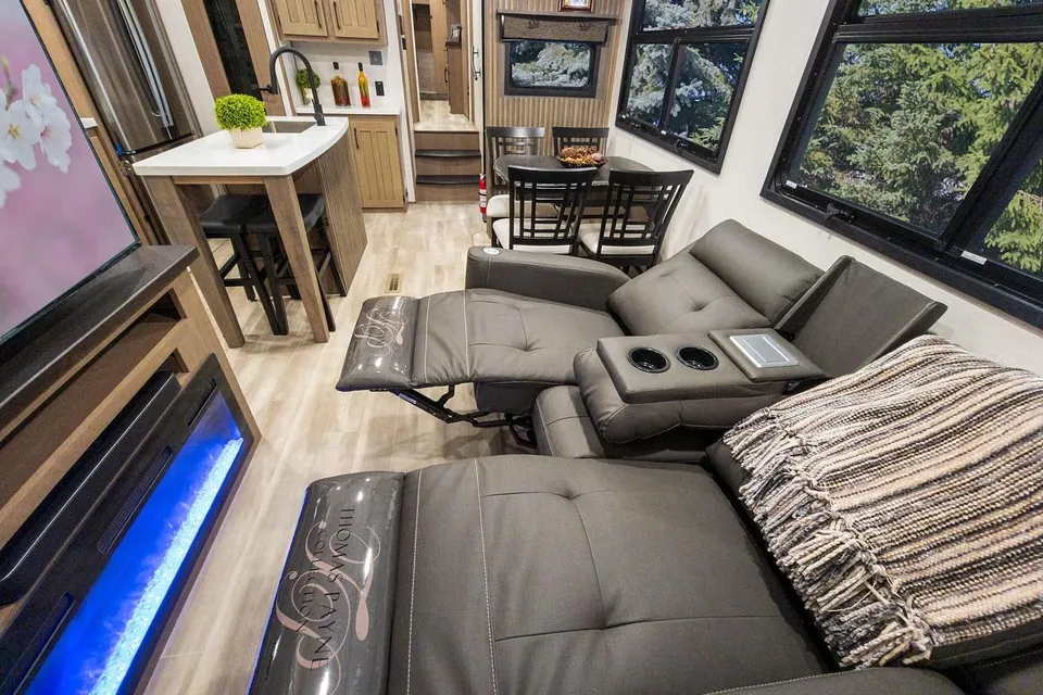 DURANGO 2 Bedrooms & 2 FULL Bath Bunkhouse w/ Outdoor Kitchen!!