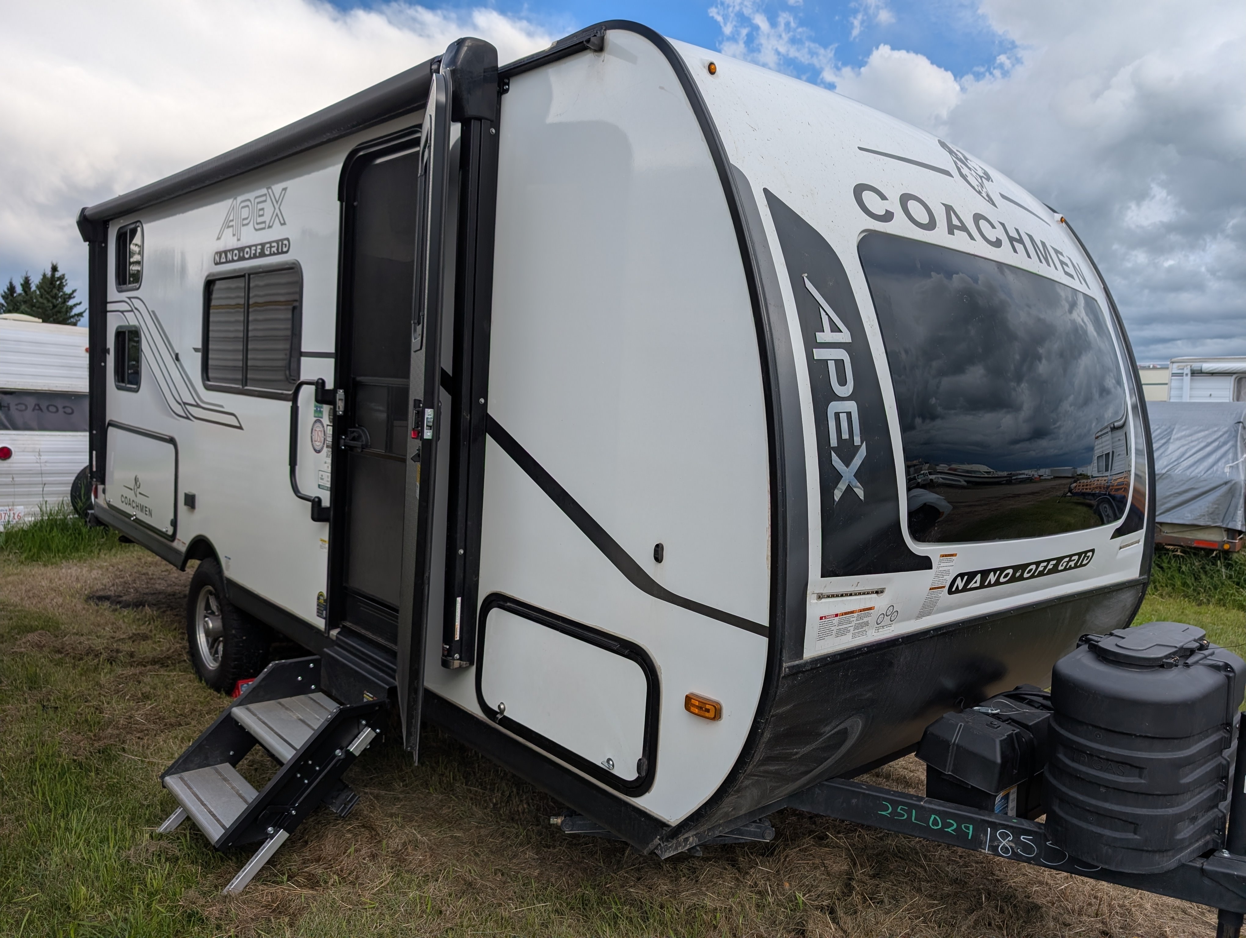 DMT Coachmen Apex Nano