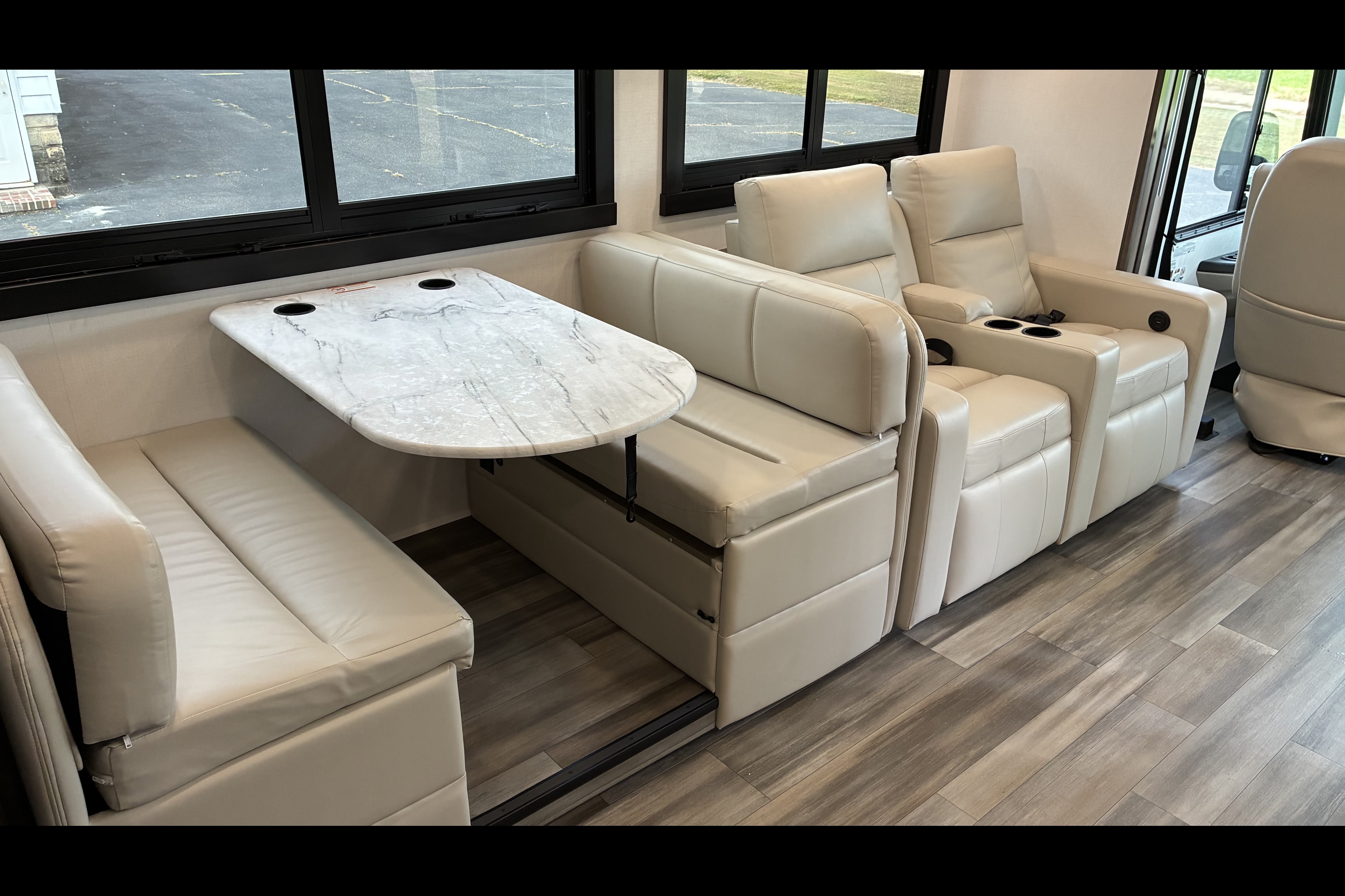 ROCK STAR Jayco precept 34 G Class A