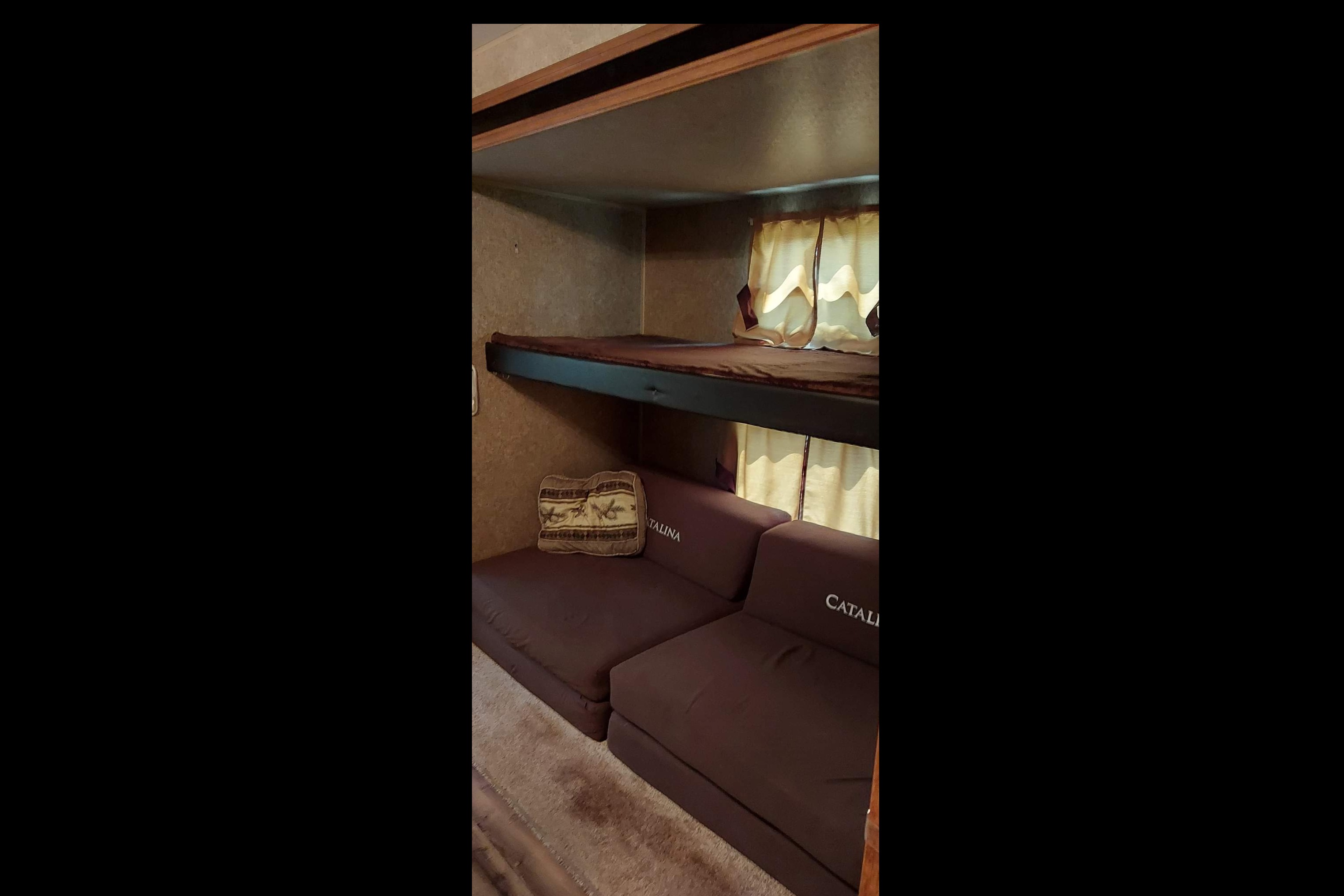 32ft Coachmen Catalina  Travel Trailer