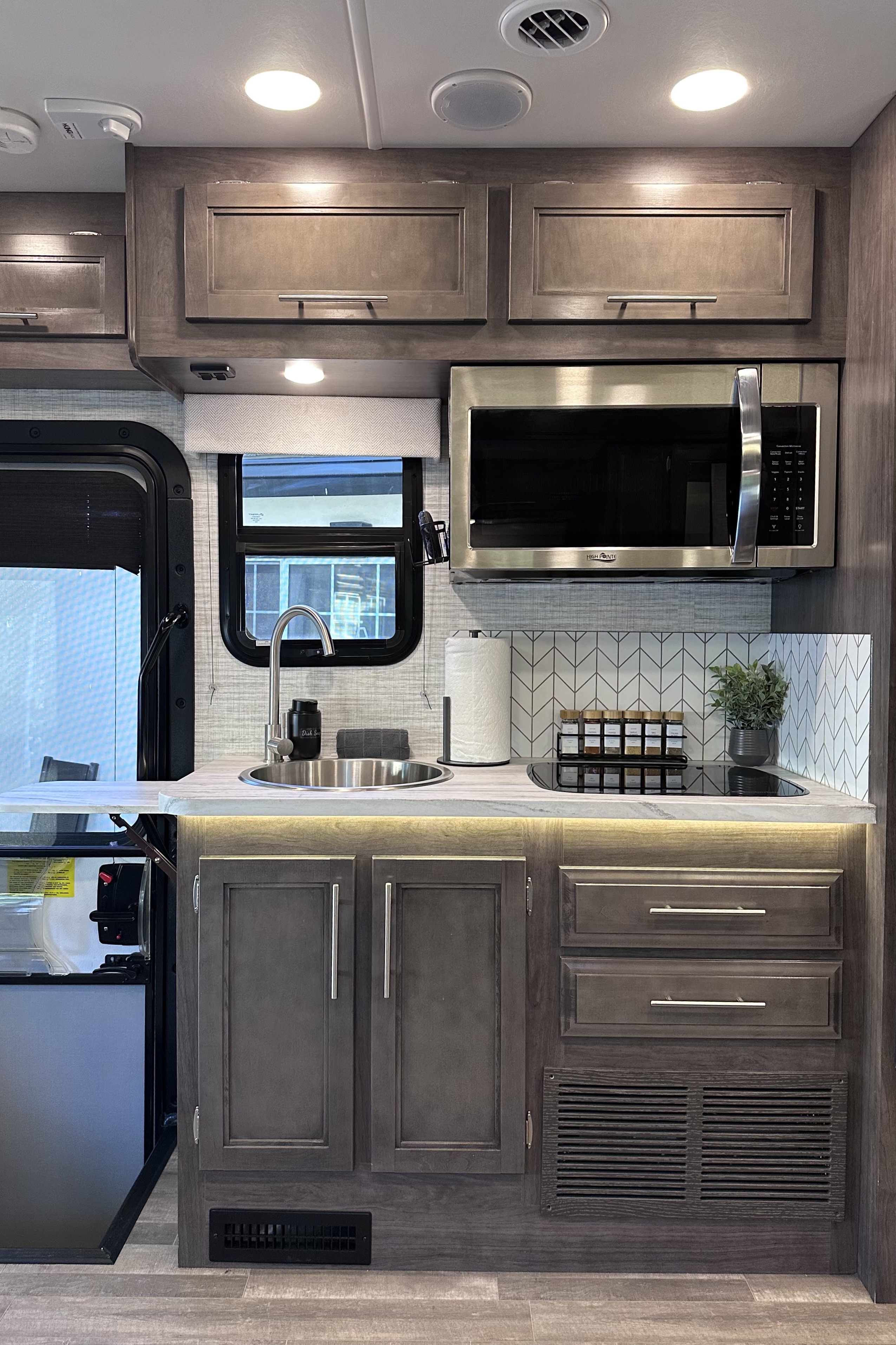 2025 Entegra Coach Qwest SE Class C