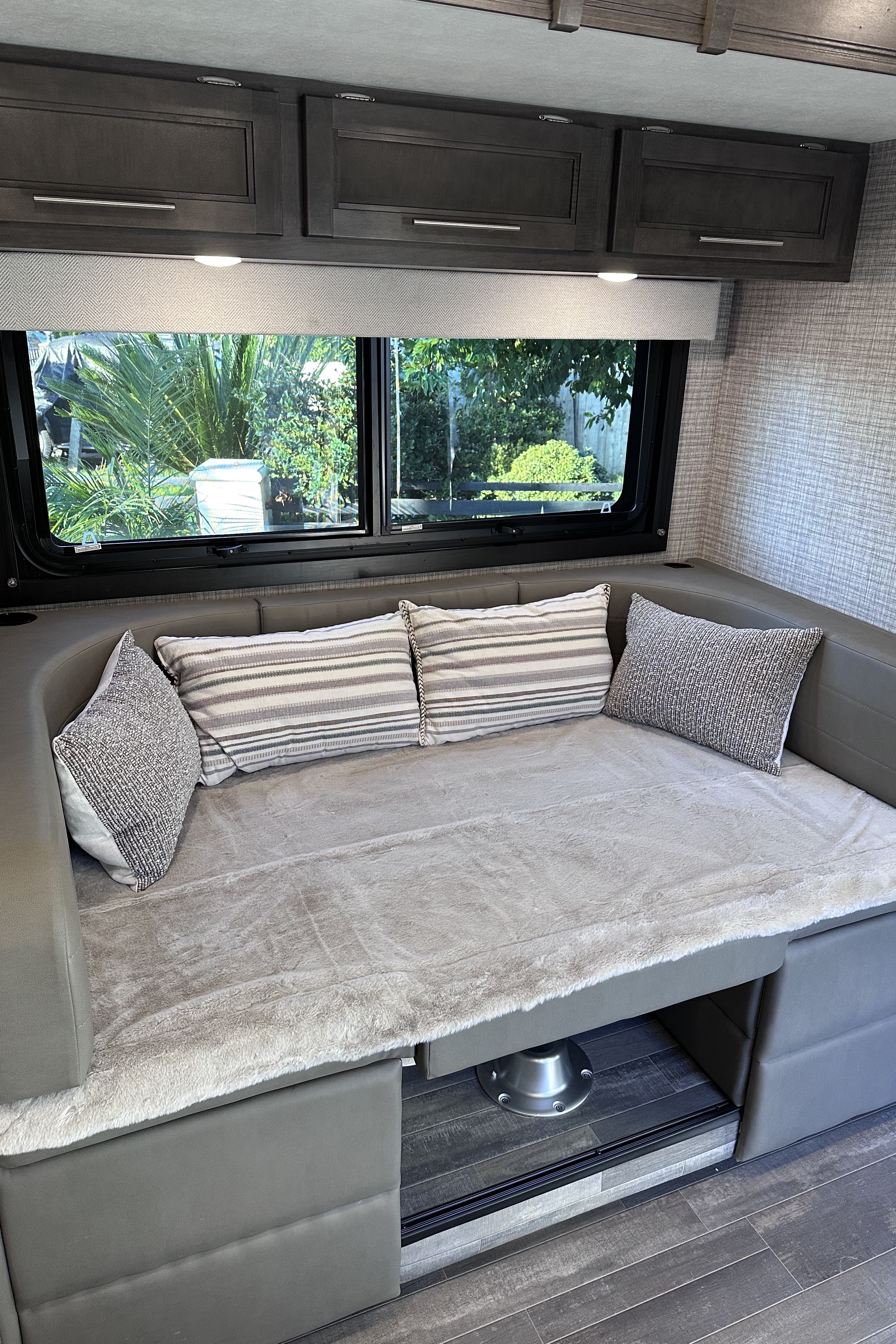 2025 Entegra Coach Qwest SE Class C