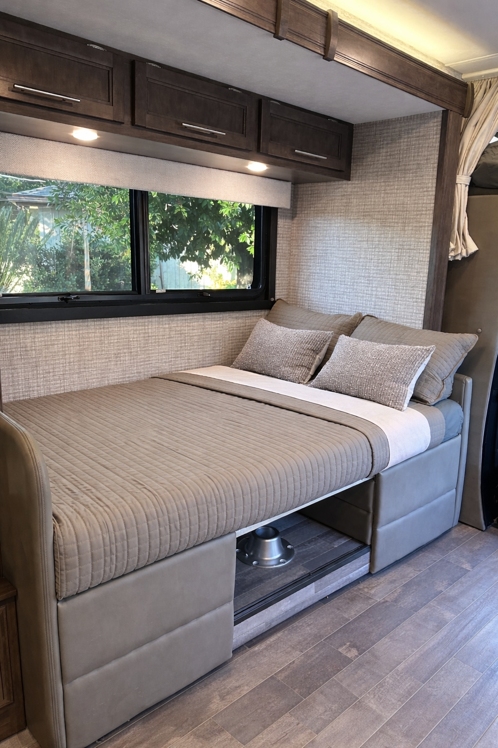 2025 Entegra Coach Qwest SE Class C