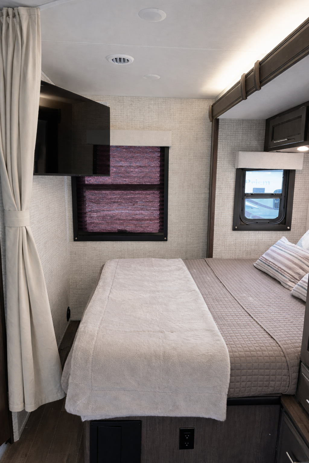 2025 Entegra Coach Qwest SE Class C