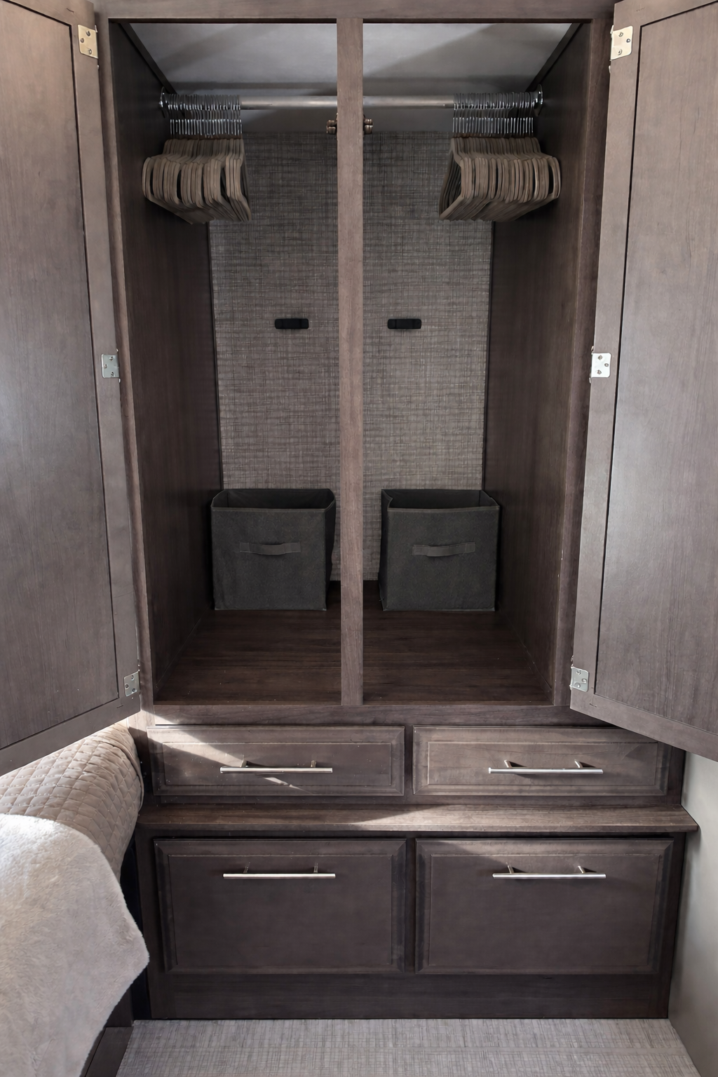 2025 Entegra Coach Qwest SE Class C