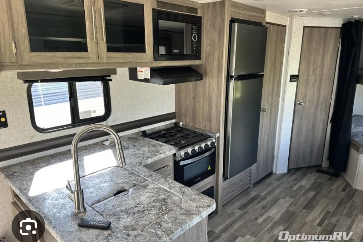 Crossroads Zinger 270BH Travel Trailer