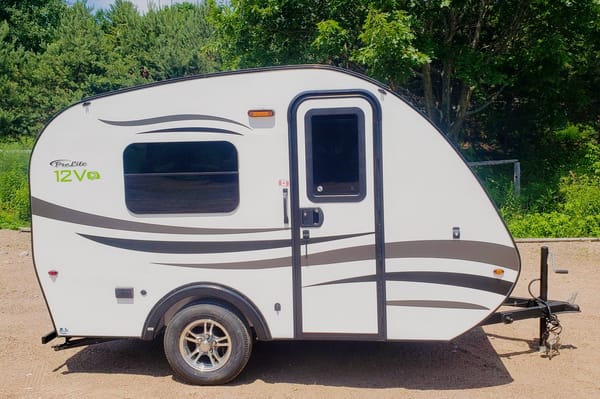 Solar or plug in, only 950 lbs!!! (PLEASE read description)