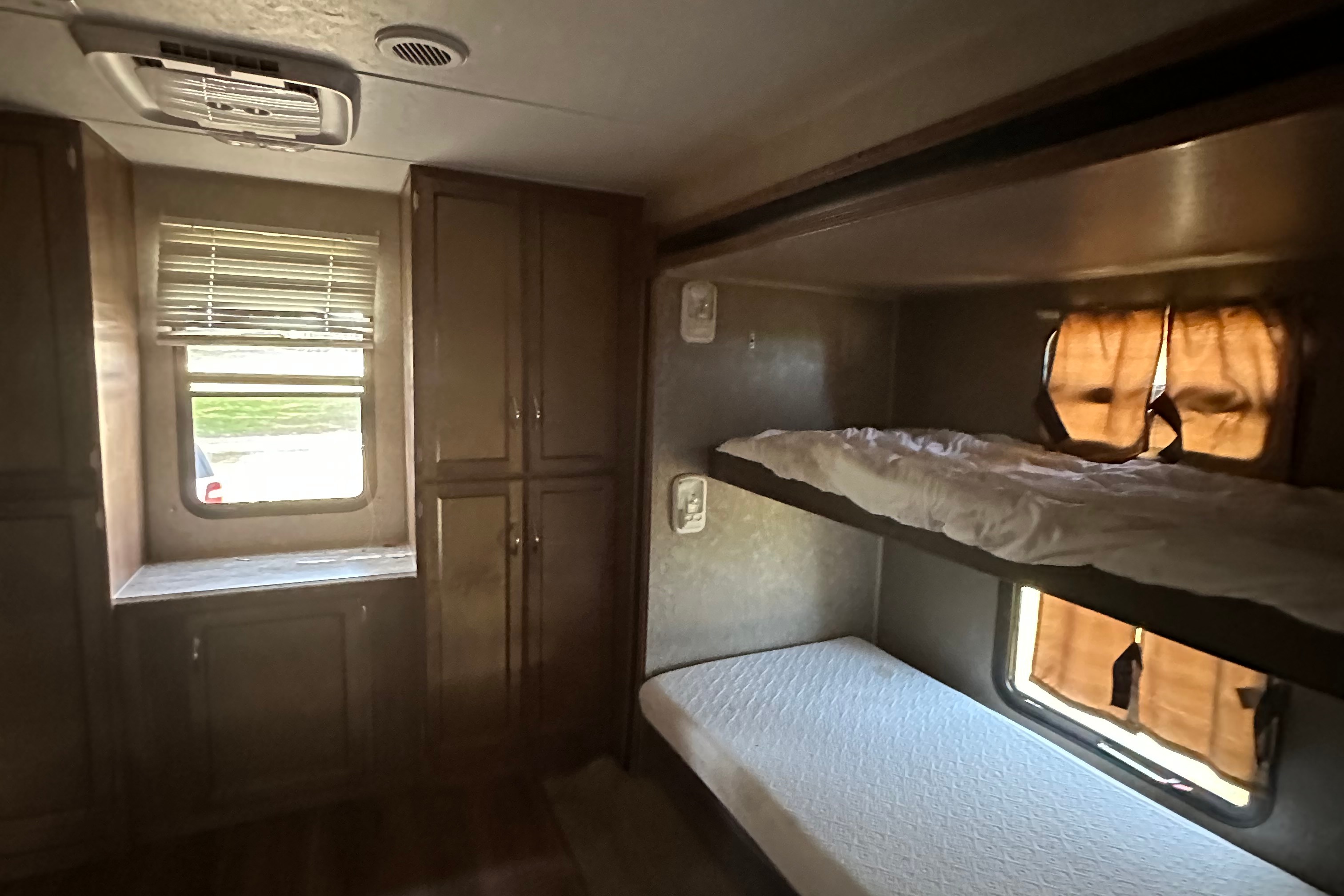 Melly's Coachmen 323TSQB Travel Trailer