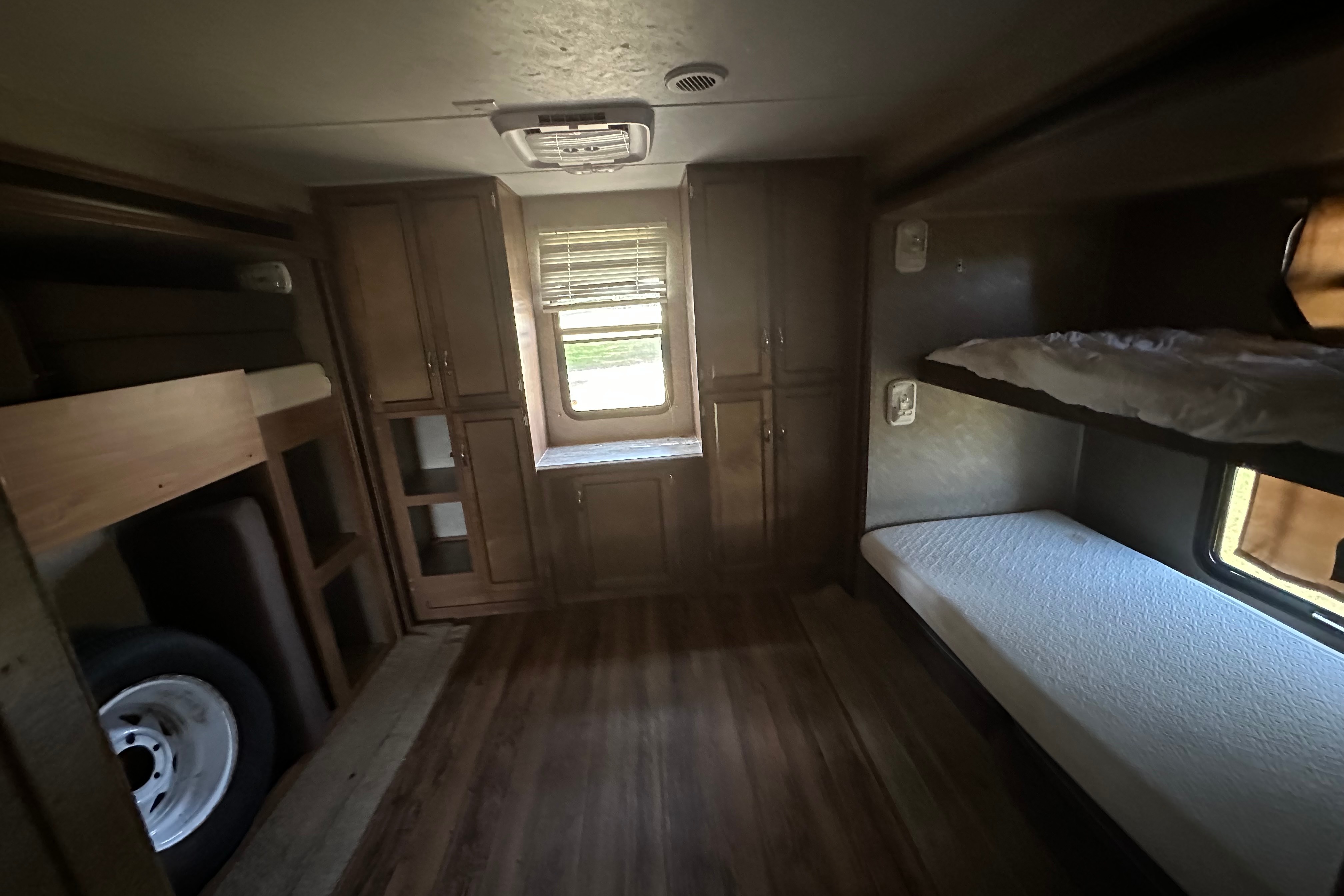 Melly's Coachmen 323TSQB Travel Trailer