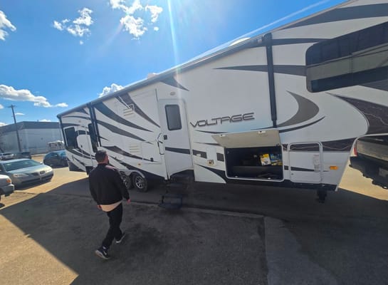 Longhorn Customs 2014 Dutchmen Voltage Fifth Wheel Toy Hauler your home away from home