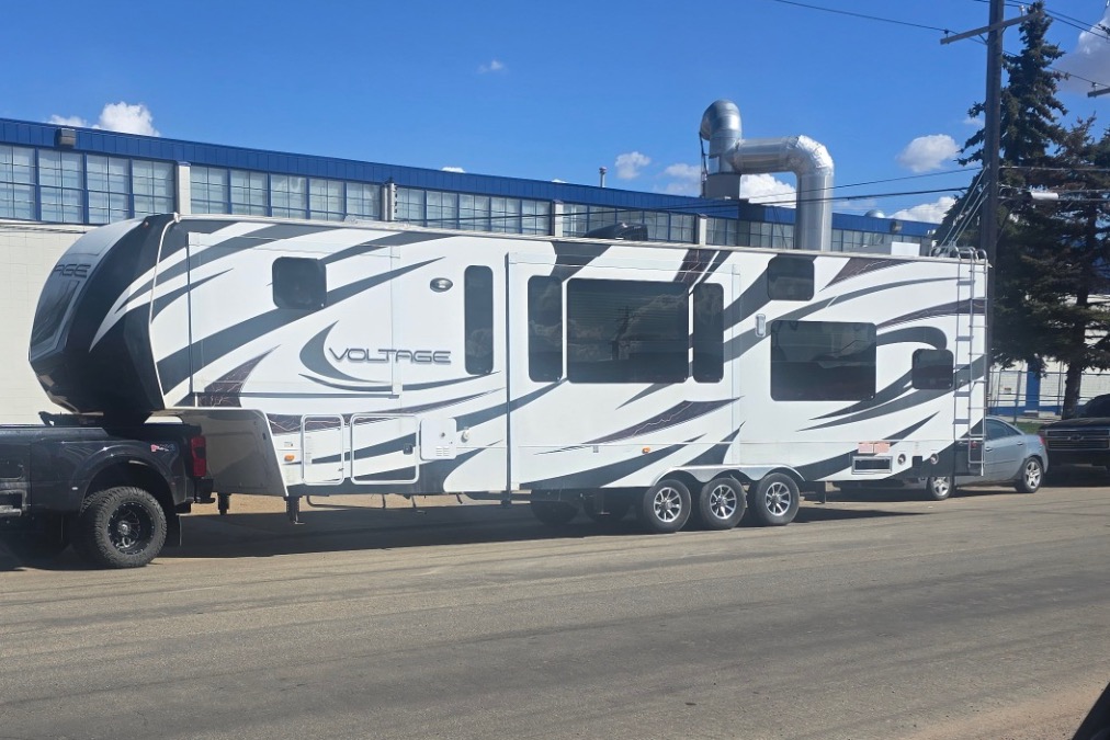 Longhorn Customs 2014 Dutchmen Voltage Fifth Wheel Toy Hauler your home away from home